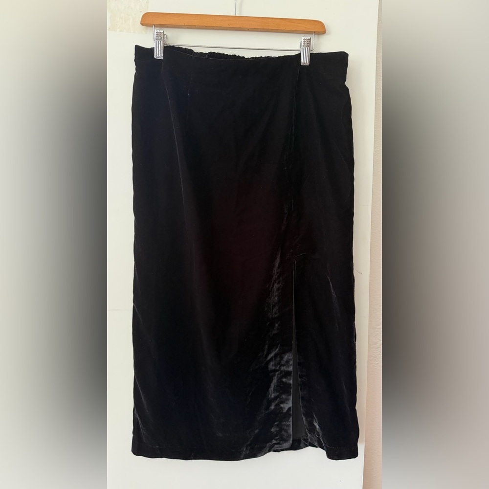 RACHEL ZOE Black Velvet/ Velour Midi Skirt w Slit Size L